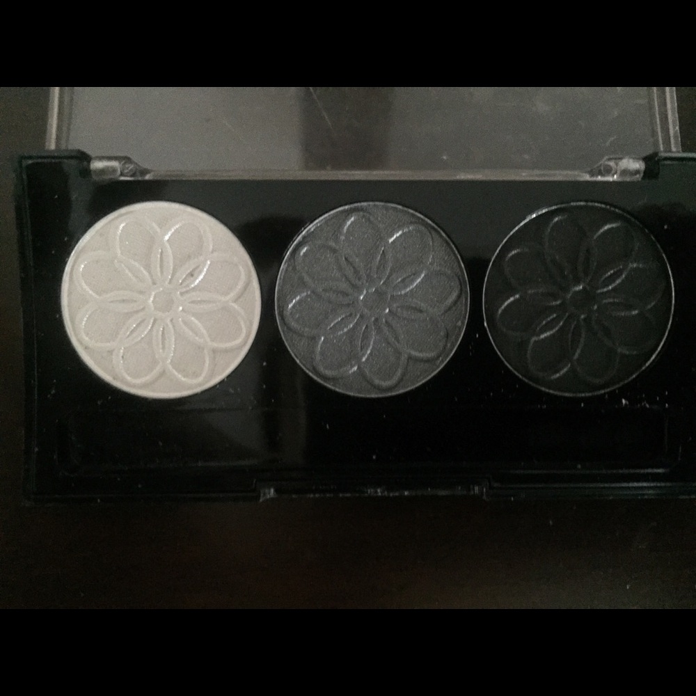 L.A.Colors 3- Color Eyeshadow Palette - Picture 4 of 6